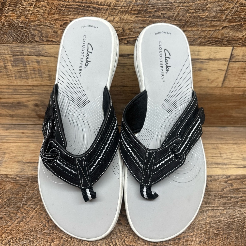 Clarks Black and Gray Cloudsteppers Thong Sandals